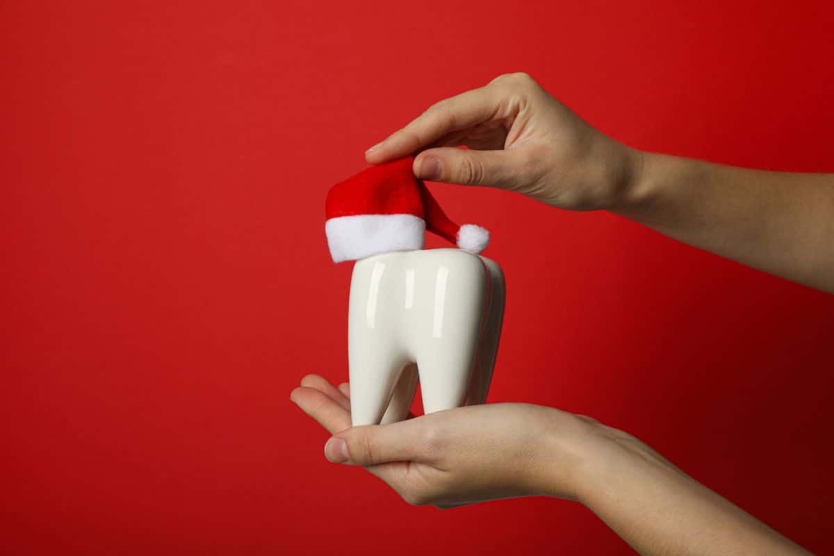 Featured image for “What to Do If You Have a Dental Emergency During the Holidays?”